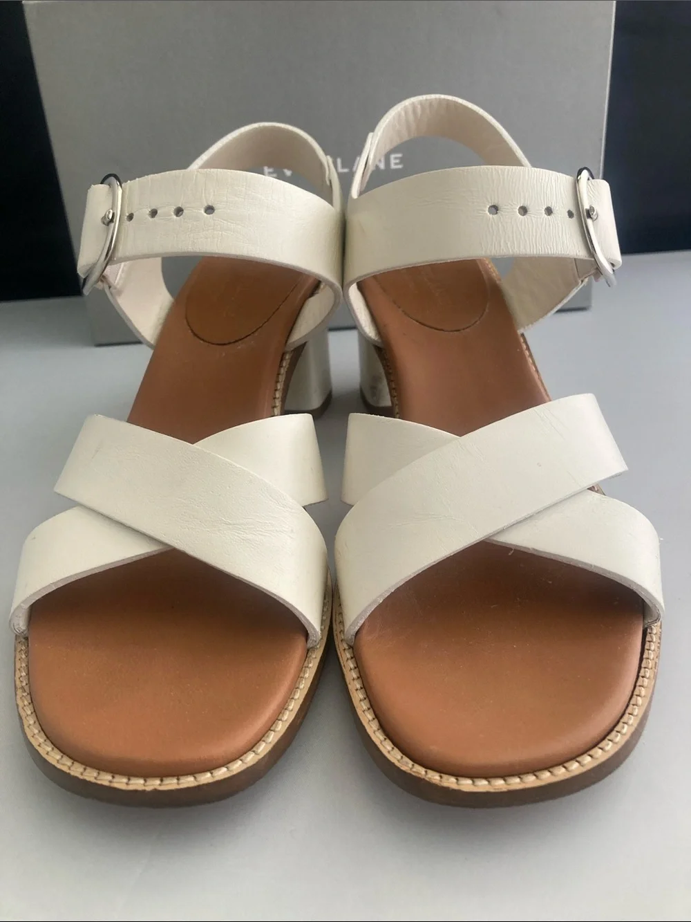 Everlane Buckle Block Heel Sandals in Size 8 White Leather - Picture 3 of 5